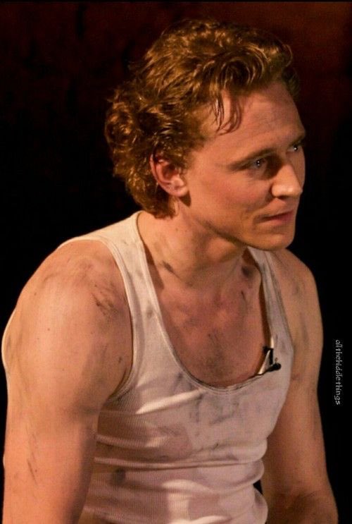 maryensenada's tweet photo. His glorious curls. #TomHidd https://t.co/HBCfsjHWDY