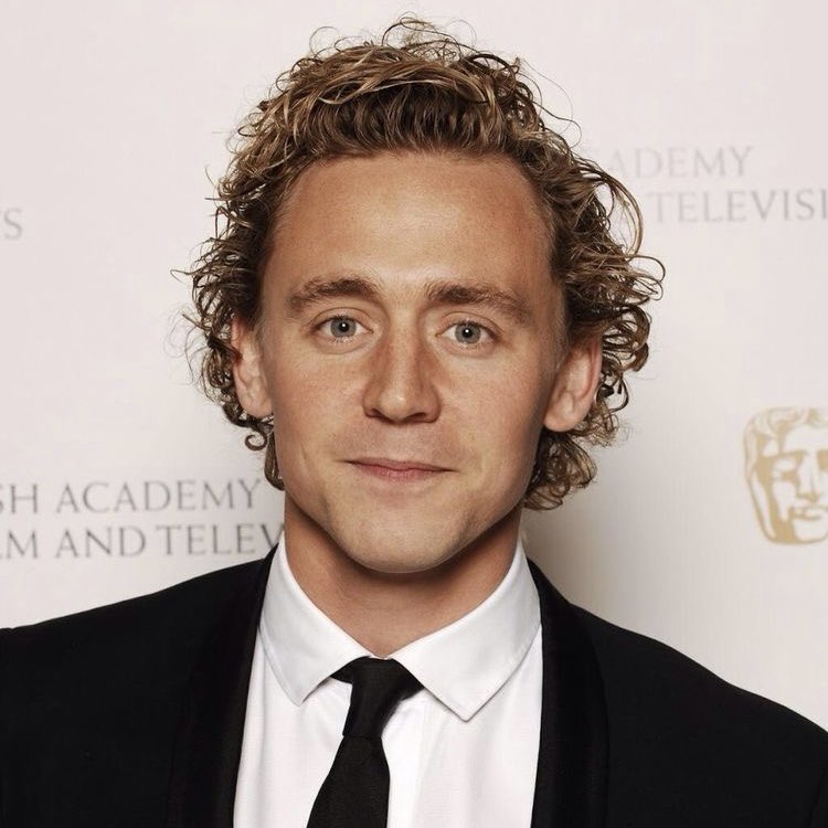 maryensenada's tweet photo. His glorious curls. #TomHidd https://t.co/HBCfsjHWDY