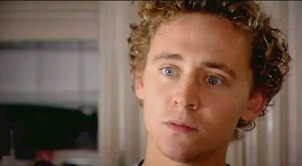 maryensenada's tweet photo. His glorious curls. #TomHidd https://t.co/HBCfsjHWDY