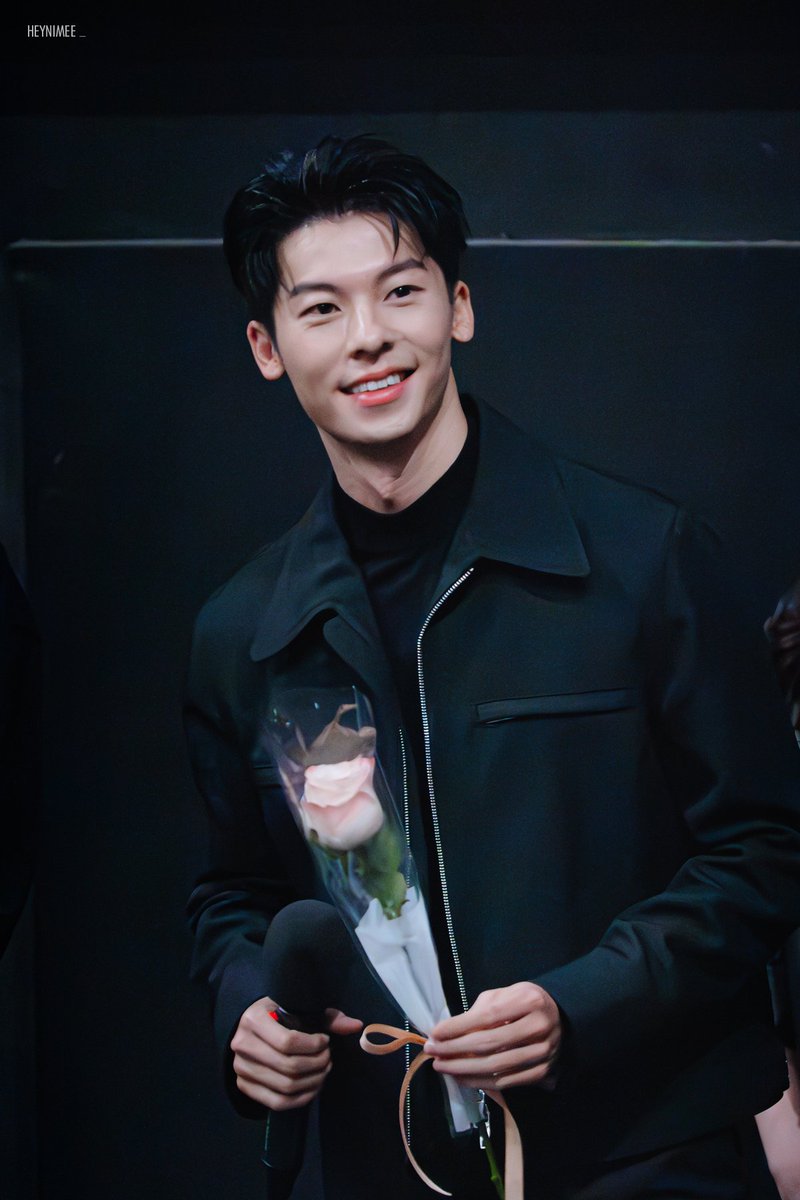 마지막 15:00시 메리마이데드바디 무대인사까지 야무지게 마쳤습니다🫶🏻
함께는 아니었지만 무인 내내 같이 이동했던 팬분들 고생 많으셨고 우리 광한이, 메마데바 감독님, 프로듀서님도 빡빡한 한국 일정 소화하시느라 정말 고생 많으셨어요❣️
다음엔 메마데바 완전체로 한국에서 또 만나요〰️.ᐟ.ᐟ