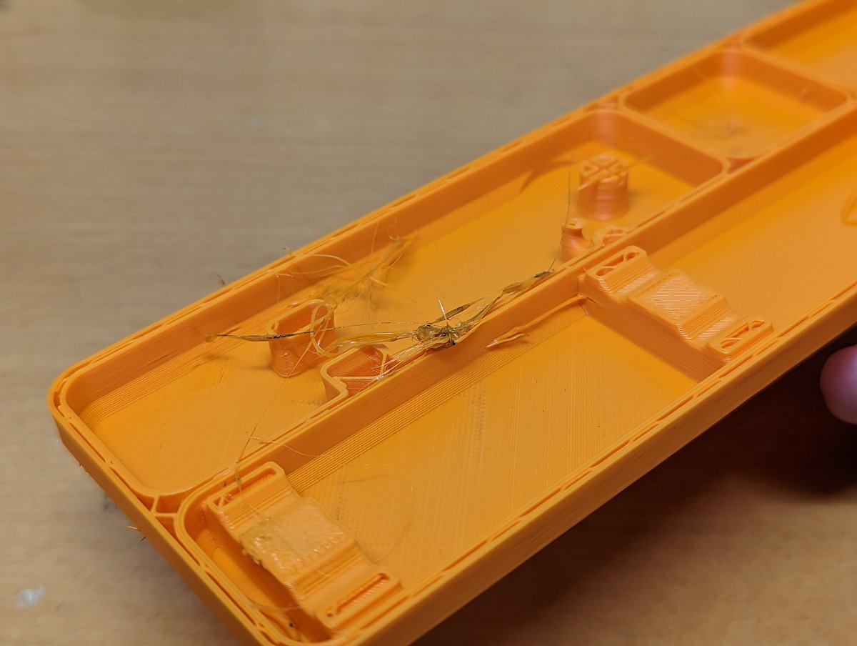 SchindlerTimo's tweet image. Der #3DDrucker wollte nicht mehr. Sieht so aus als ob Verunreinigungen in der düse waren. 

Hab jetzt einen #Kaltzug gemacht, das hat erstaunlich gut funktioniert und ist perfekt bei Prusa beschrieben: help.prusa3d.com/de/article/kal…