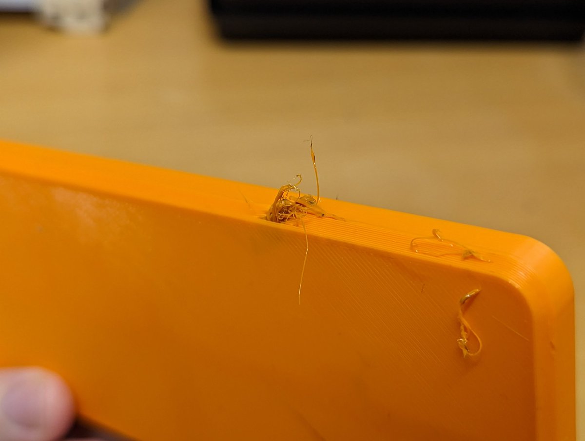 SchindlerTimo's tweet image. Der #3DDrucker wollte nicht mehr. Sieht so aus als ob Verunreinigungen in der düse waren. 

Hab jetzt einen #Kaltzug gemacht, das hat erstaunlich gut funktioniert und ist perfekt bei Prusa beschrieben: help.prusa3d.com/de/article/kal…