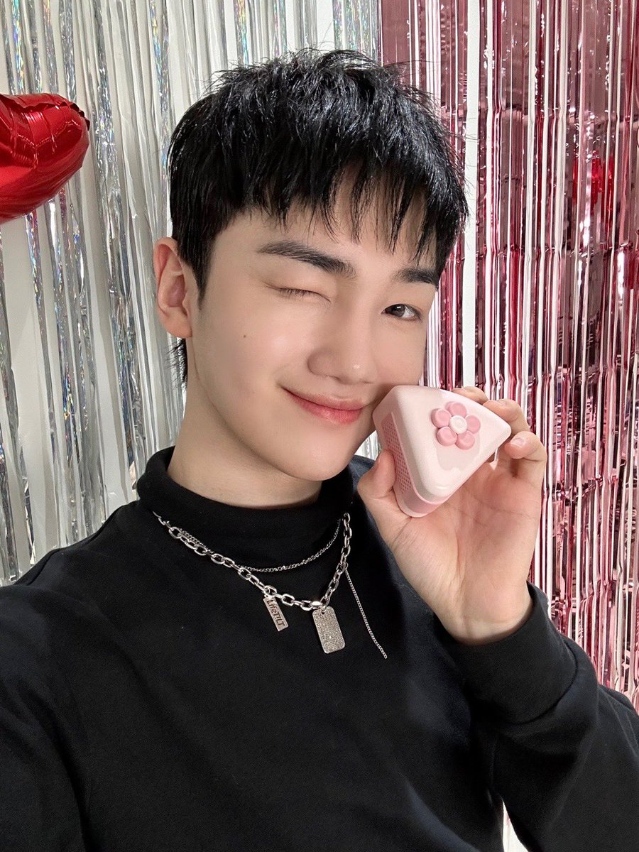 ATBO_members's tweet photo. [#김연규]
아주아주 달콤했다...❤️ 다시 만날 날도 얼마 남지 않았으니까! 많.기.부~🥰

#ATBO #에이티비오
#KimYeonkyu https://t.co/1YMupuGeuf