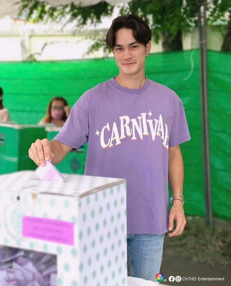 Taentawan_sp's tweet photo. #แทนแทนตะวัน ตื่นเต้นออกมาเลือกตั้งครั้งแรก ที่อำเภอเมืองปทุมธานี จ.ปทุมธานี ใครยังไม่ได้ออกจากบ้าน ออกมาเลือกตั้งกันนะคะ

#เลือกตั้ง66 #เลือกตั้งปี66 #เลือกตั้ง66วาระคนไทย https://t.co/PRFwpgbJbQ