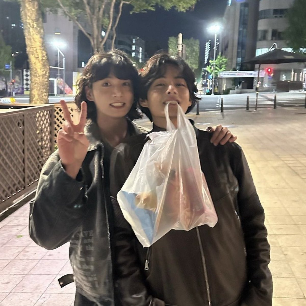 _yownicepaprika's tweet image. the kims with their jeons

#btsvt