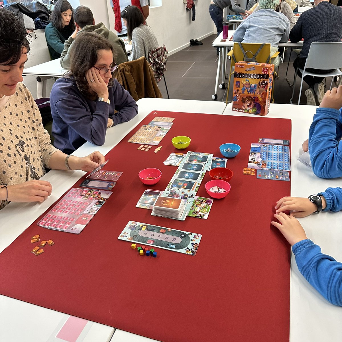 AtlasAgrupacion's tweet photo. Otro sábado de #mundoatlas con #juegosdemesa y #juegosderol en #lekuonafabrika en renteria. https://t.co/rIhfTt3gWj