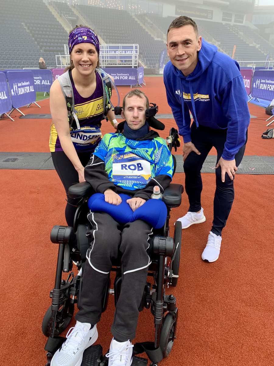 #RunForRob they’re ready! <a href="/leedsrhinos/">Leeds Rhinos</a> 💙