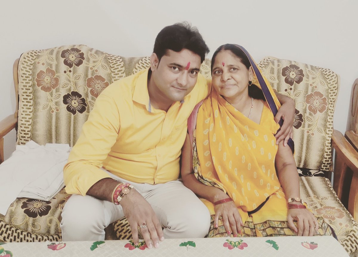 Vikash808080's tweet photo. मेरी चाहत का जो जहान है वो मेरी माँ है मेरी जमीन का जो आसमान है वो मेरी माँ है मेरा सब कुछ जिसके नाम है वो मेरी माँ है हंसी मेरी जिसके वजूद से है वो मेरी माँ है
Happy Mother's Day ❤️ https://t.co/mTVHYlw8Bb
