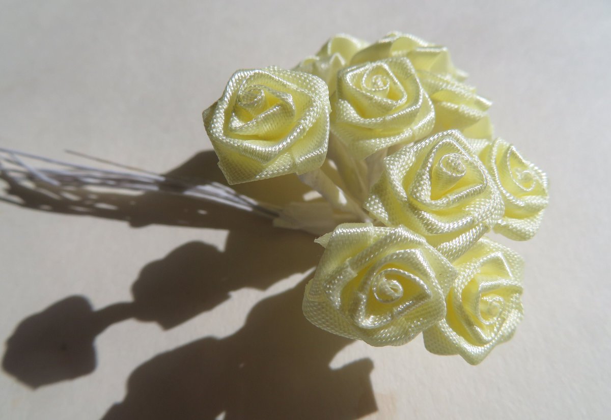 Tiny Pale Yellow Colored Fabric Roses With Wire Stems for Card Creating, Scrapbooking, DIY Wedding / More Colors Available tuppu.net/e05b7e7c #Etsy #VintageKMMSDelights #YellowRoses