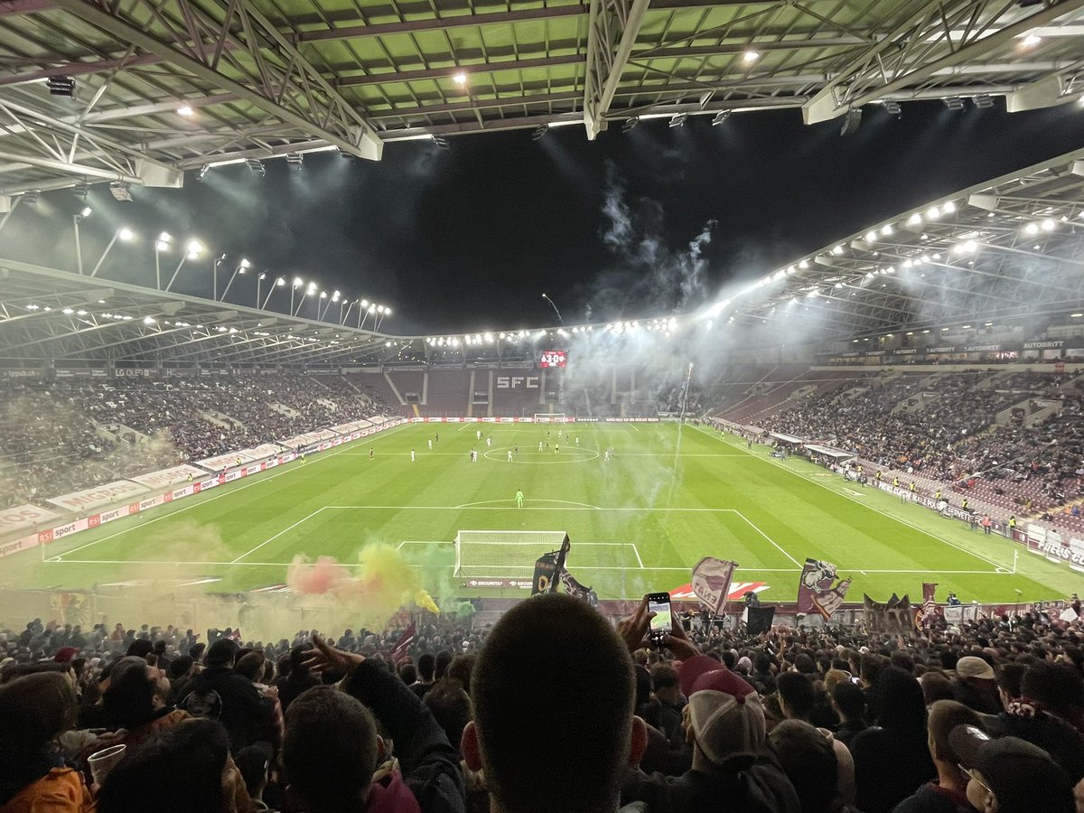 GoodmanJosh_'s tweet image. 📍 Stade de Genève, Geneva.

🇨🇭 Game 1️⃣ saw #Servette’s extraordinary ultras, #SectionGrenat, celebrating their 35th anniversary. The atmosphere was unlike anything I’ve experienced before. 

⚽️ Europe-chasing Servette cruised to a classy 5-0 win over Sion in the Derby du Rhône.