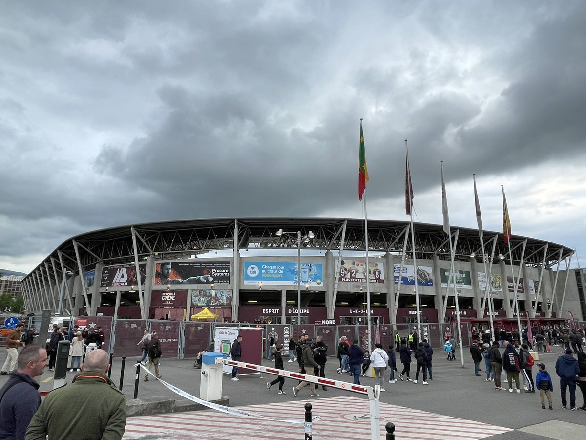 GoodmanJosh_'s tweet image. 📍 Stade de Genève, Geneva.

🇨🇭 Game 1️⃣ saw #Servette’s extraordinary ultras, #SectionGrenat, celebrating their 35th anniversary. The atmosphere was unlike anything I’ve experienced before. 

⚽️ Europe-chasing Servette cruised to a classy 5-0 win over Sion in the Derby du Rhône.