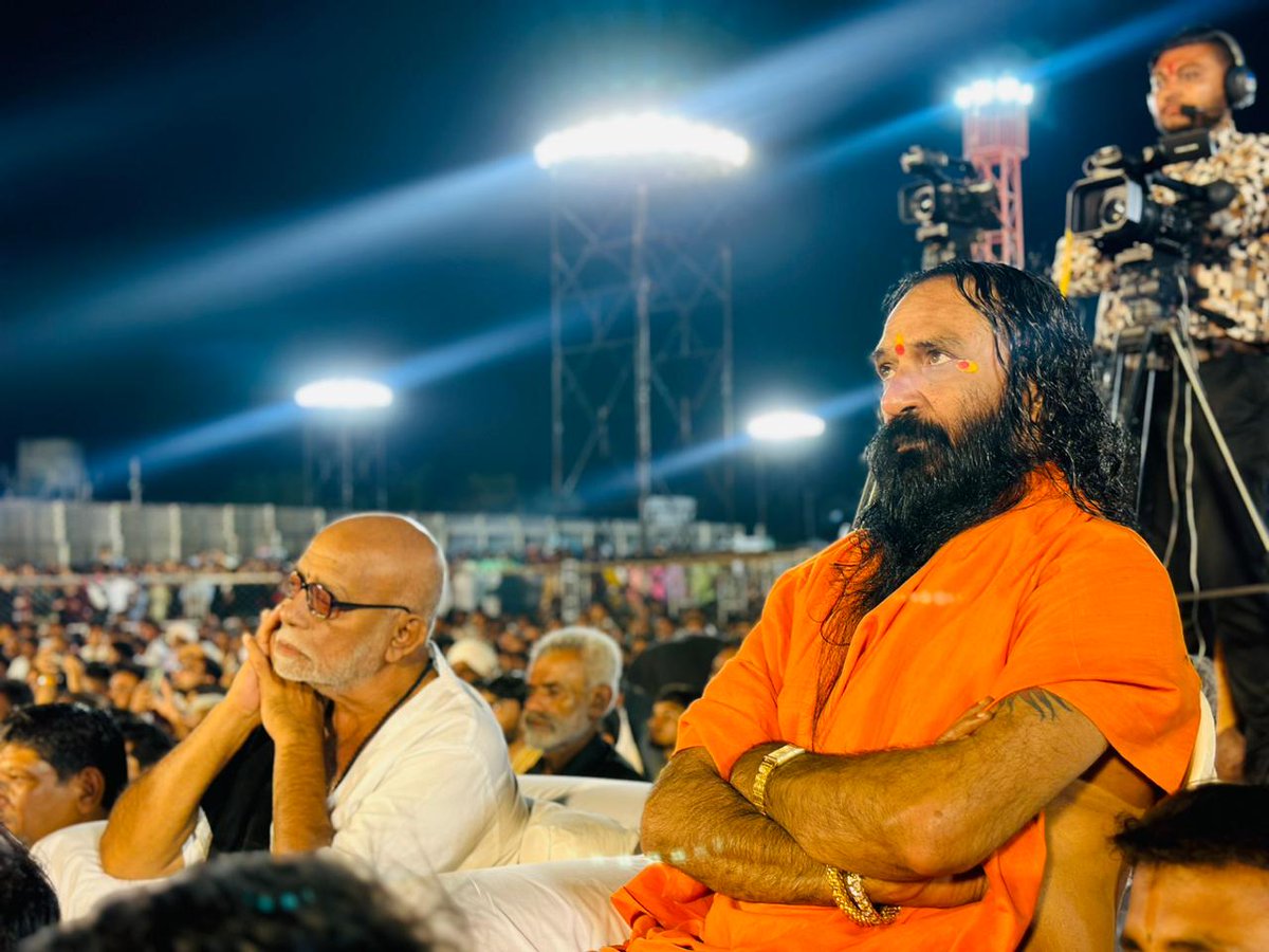 ArvindDavemadka's tweet photo. पुन्य पुंज बिनु मिलहिं न संता। 
सतसंगति संसृति कर अंता॥ https://t.co/EYvyneDHMq