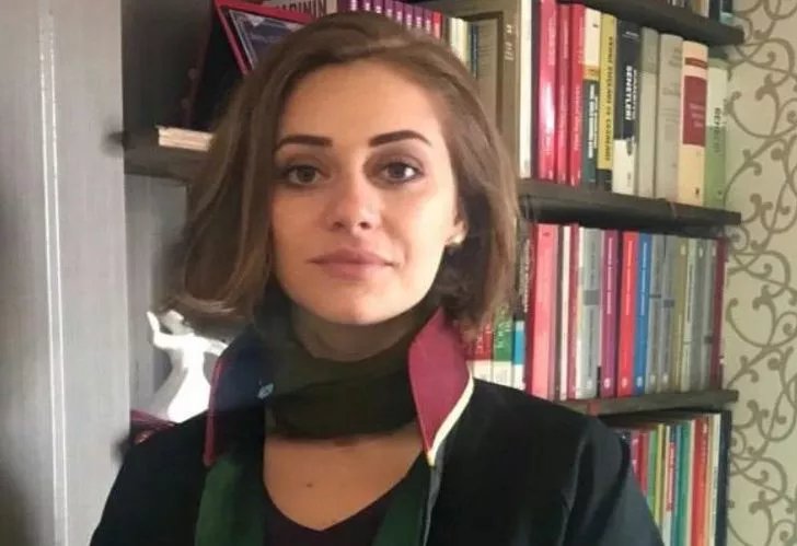 Av. Feyza Altun:  “Polisler sandık çevresine giremez.   Okullardan polislerin müşahitleri çıkarmaya, telefon toplamaya çalıştığı bilgisi geliyor.   Polisin böyle bir yetkisi yok. İzin vermeyin.”