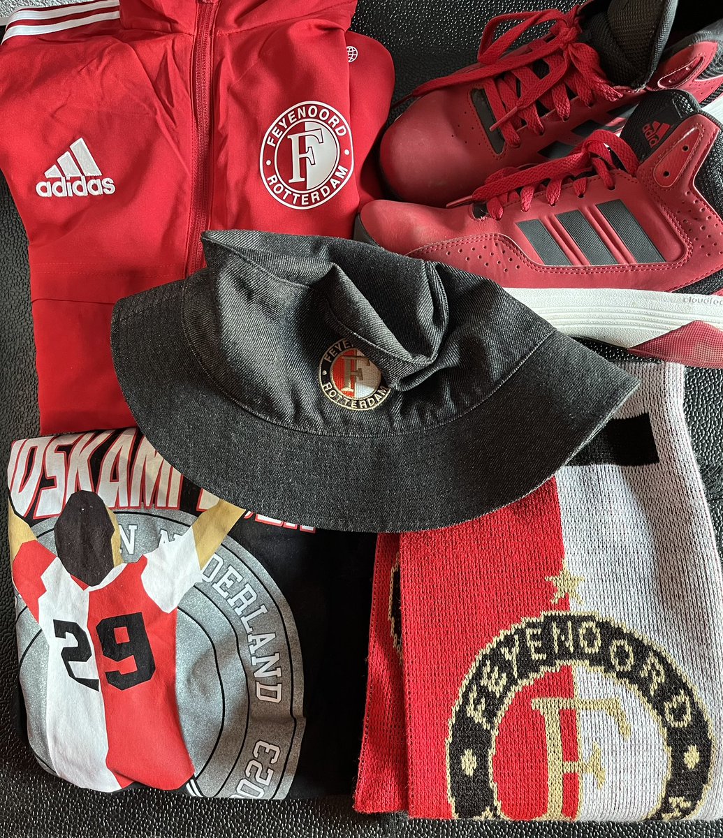 ✅seizoenkaart
✅moeder ontbijt gegeven
✅hond onder de pannen
✅fietsbanden opgepompt
#feygae #kampioen