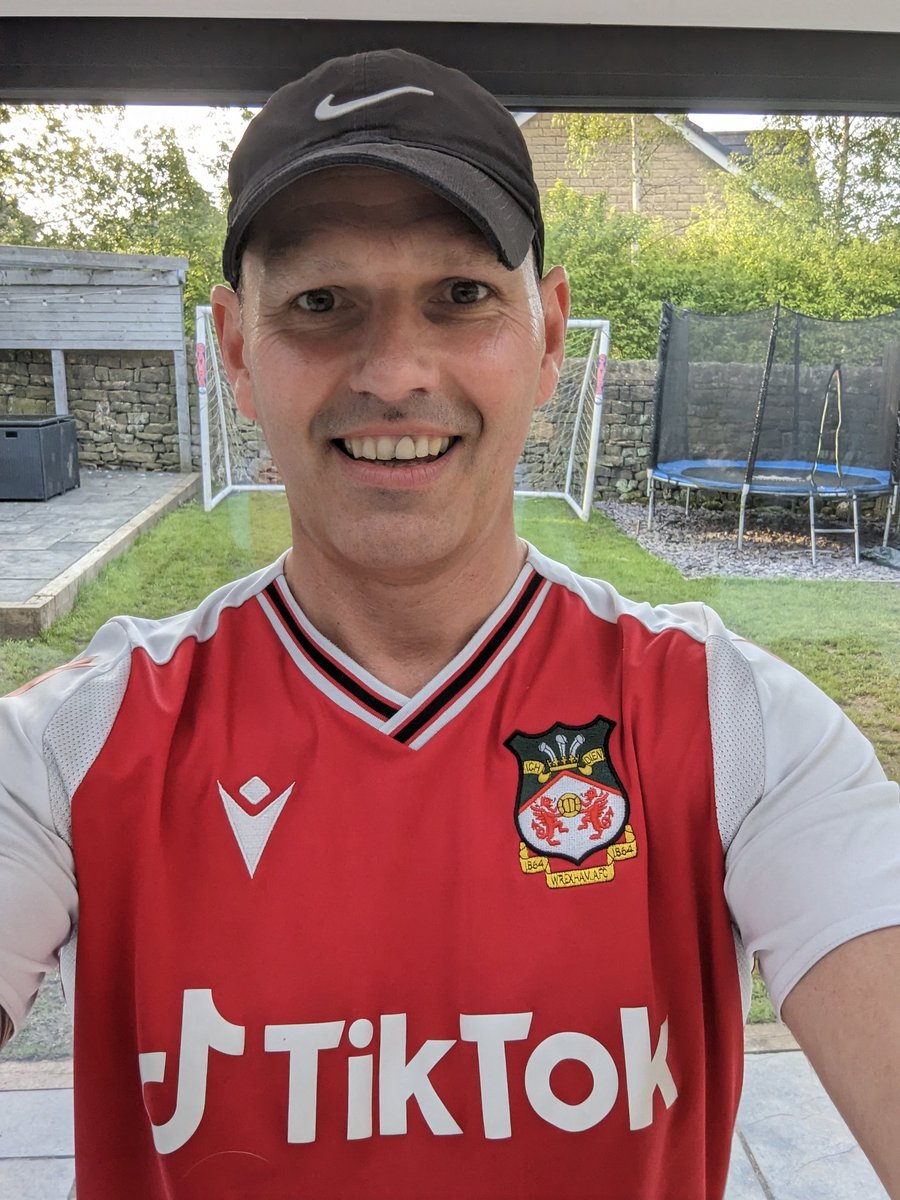 Like running
Hate MND 

Today I'll be running the first Leeds marathon for Rob Borrow. Would appreciate any support 👍

#wxmafc #RunforRob

justgiving.com/fundraising/ge…