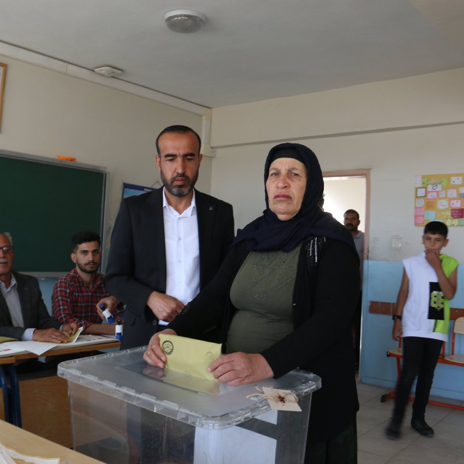 mamay_mu's tweet photo. Zaferin fotoğrafı olarak Emine Şenyaşar’ın bu fotoğrafını seçelim diyorum… https://t.co/cm0D7xgzch