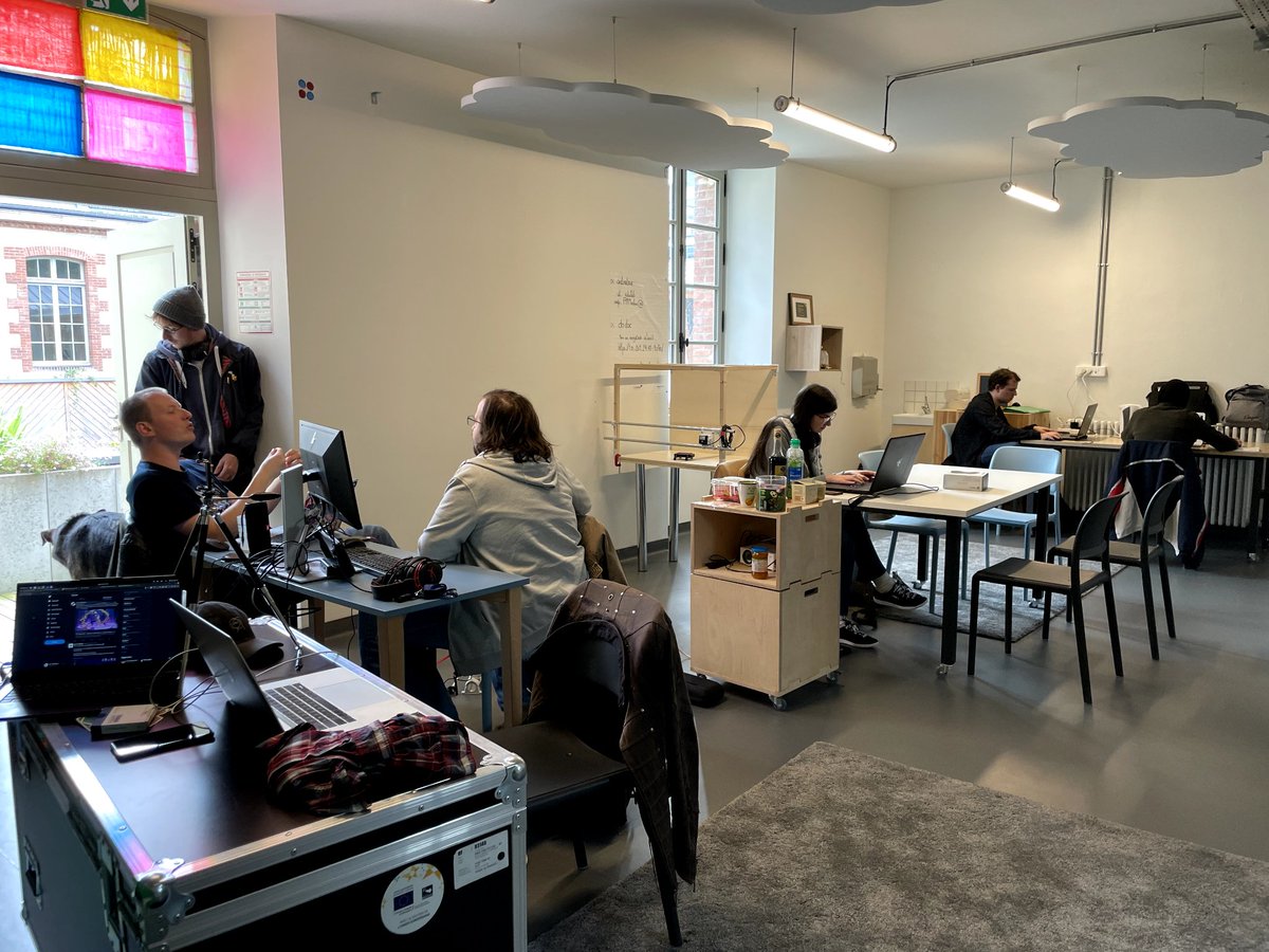 IndieColle's tweet photo. Dernière journée de #stunjam !
Voici quelques photos d'hier après-midi, les jammers sont concentrés !
On se retrouve vers 18h pour la restitution !
En présentiel : 📍édulab pasteur, 1 place pasteur
Sur Twitch : https://t.co/4BN8IT56E2 https://t.co/V21MsnE1Ss