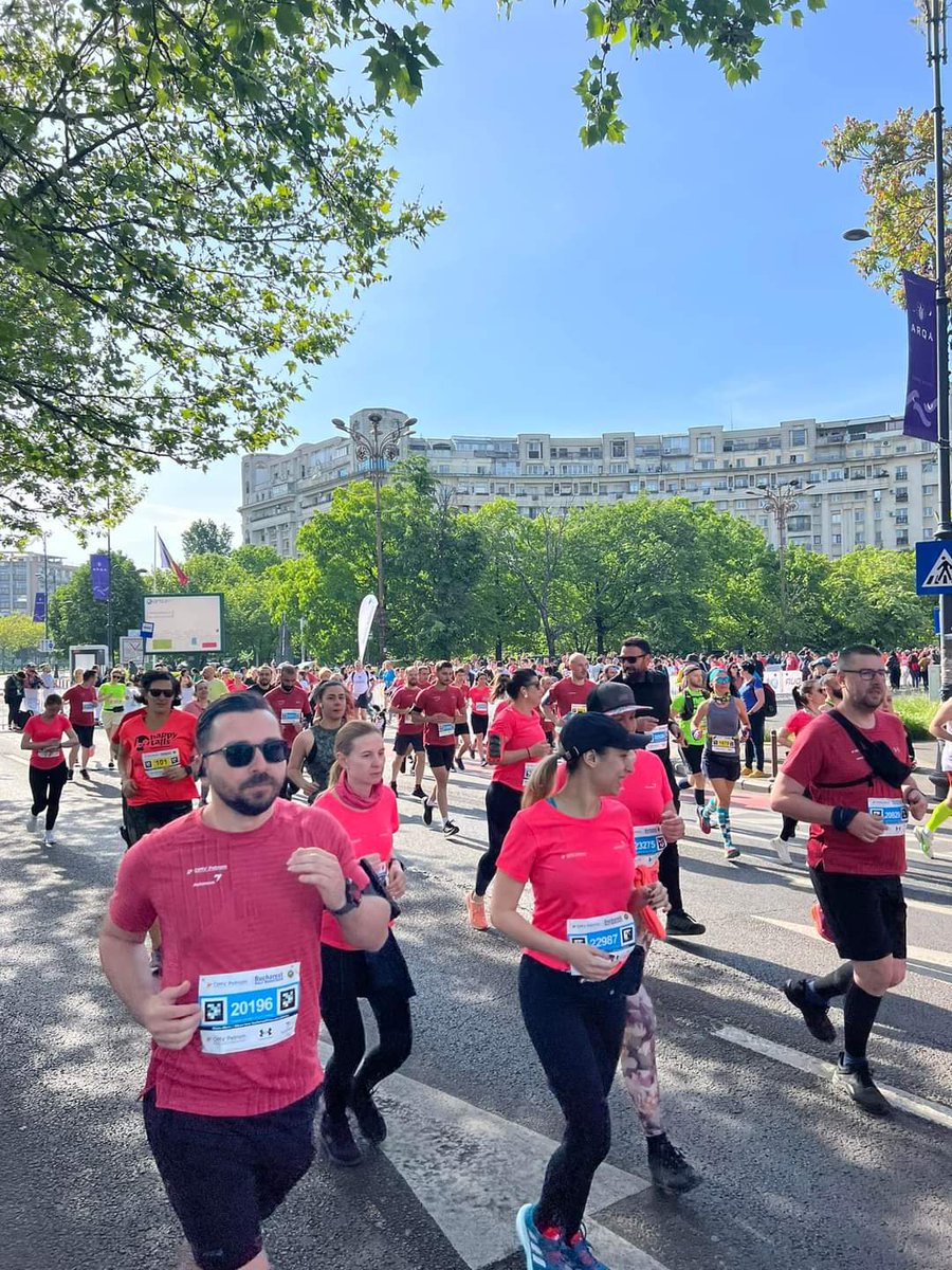 Travel_2Romania's tweet photo. What an epic start line! 🏁
Good luck to all our runners! 🏃♀️🏃
#Bucharest
#RunInBucharest #Bucharest21km #AimFar Via https://t.co/hSFBembeAn
#DiscoverRomania https://t.co/JUIdiUIBdK