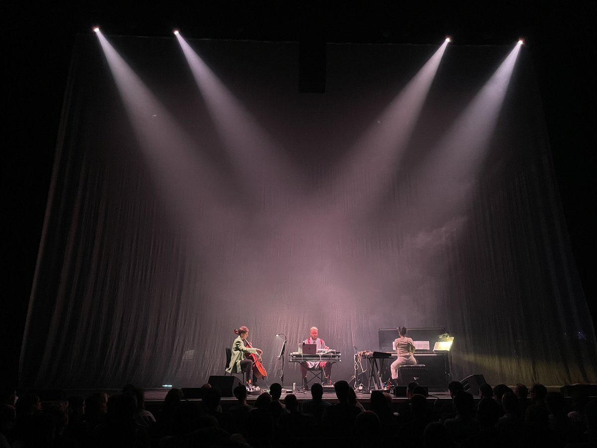 Spellbinding @ShahabiShida show @BarbicanCentre last night supporting @AWVFTS pieces with electronic elements from her new album-out in June-were especially lush. @FatCatRecords @Justinjhibbs @lowtheband @natlyon @PeterFoolen @JahDuran @bennihhhh @thebugzoo @_stranger_than @kexp