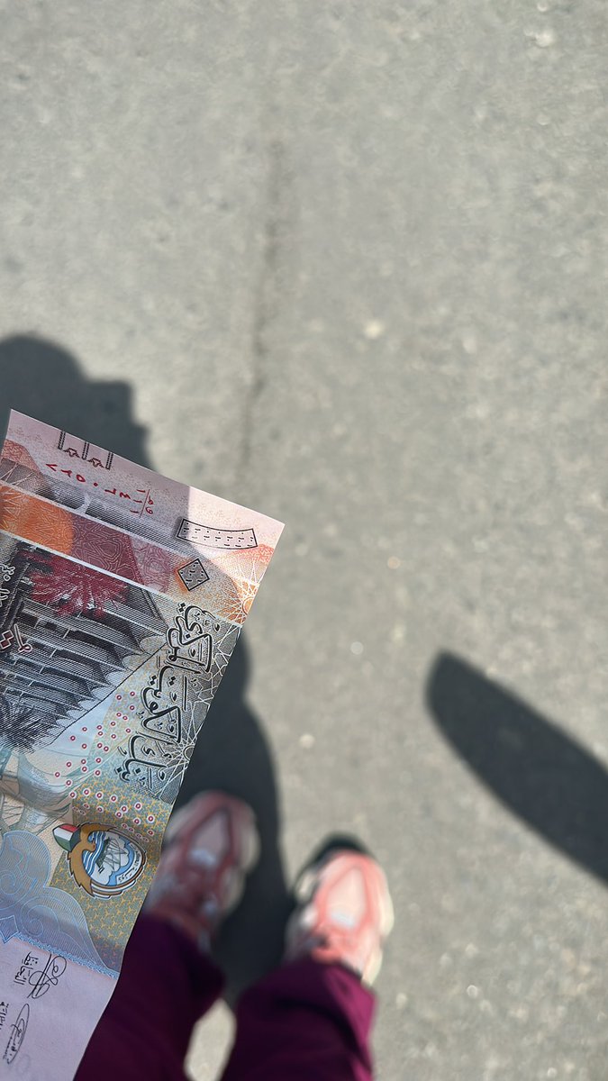 fatemah_bu's tweet photo. أبوي ياي الأميري حق مواعيدة فرحت معاه عشان أقول حق الدكتور أدويته و حالته 🥹 لما خلصنا جان يقولي بتكملين دوام و لا تردين البيت ؟ قلت له لا دوام أكيد …. جان يعطيني عشرة يقولي روحي ستاربكس إخذيلج قهوة 🥹😭😭😭😭😭😭😭😭😭😭♥️ 
Daaaaads >>>>>>> https://t.co/t2q1TyKkp3