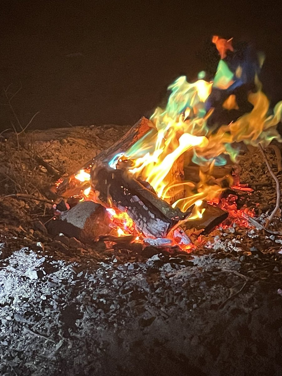 shaan_patterson's tweet photo. Magic Fire 🔥✨💙
#camping https://t.co/uORY3taGTE