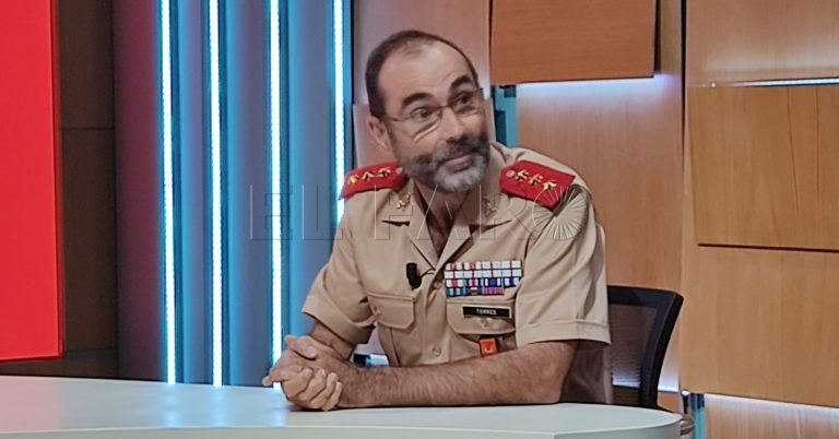 PlataformaMill1's tweet photo. La #Hdad de Veteranos de #Regulares de #Melilla rinde #homenaje al Col José María Torres Fernández.
El Col José M. Fernández Torres fue #Jefe del #GREG52 (Melilla), hasta el #17Nov del 2022 en que cesó pasando a otro nuevo destino.
https://t.co/LCdAJglAGW https://t.co/GWdDOCWCG8