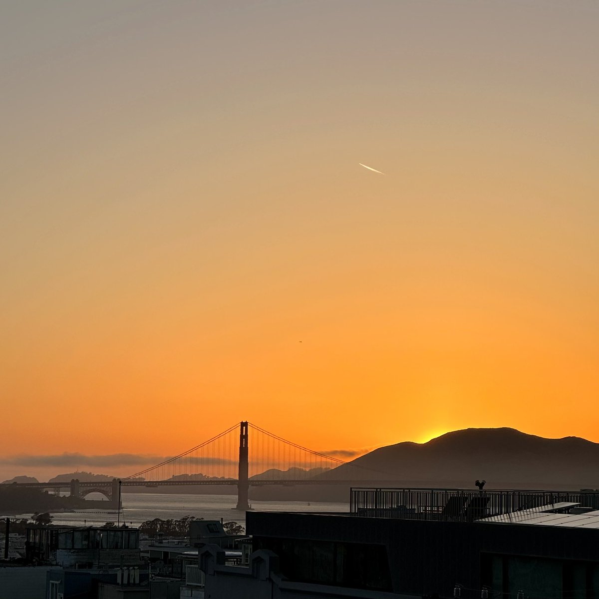 mariabrunodesgn's tweet photo. Tonight’s Golden sunset over the Golden Gate #SanFrancisco #RussianHill #westcoastisthebestcoast 🌅😎✨
@GGBridge @GGBVisit @VisitCA @SFGate @SHO_Cali @Weather_West @NWSBayArea https://t.co/5U2vFf8lI7