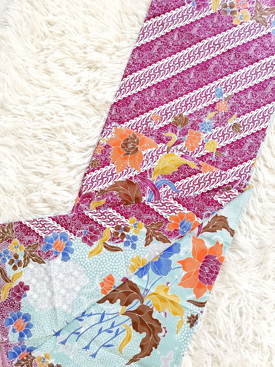LMRElegans's tweet photo. Takkan sebab kita perempuan dah sedia ada cantik, jadi kita kena settle for bare minimum je??? Hello kita deserve pakai cantik² yaaa 😤😤

BATIK KEBAYA for us all lesgooo! https://t.co/HhreMAdBay