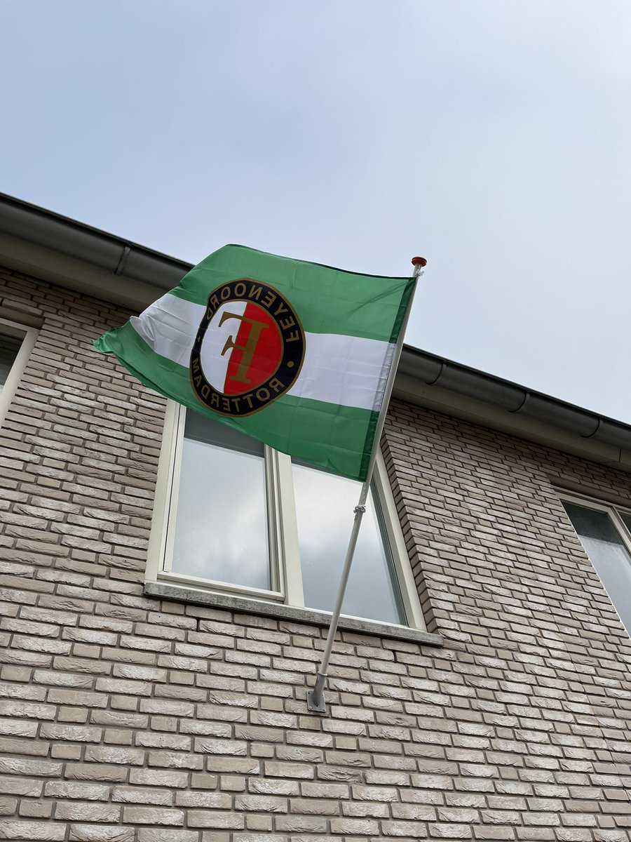 markhvh's tweet photo. Come on @Feyenoord , kampioenkoorts stijgt💪⚽️🏆 #feyenoordvlag #feygae #kampioenswedstrijd https://t.co/89Qjkj2I5N