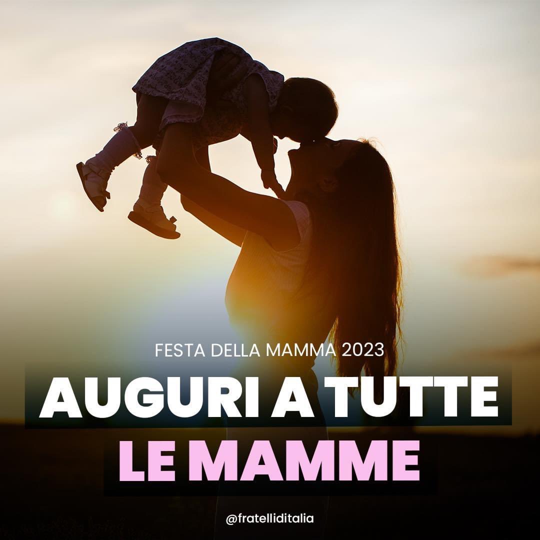 🔵 Buona festa della mamma.