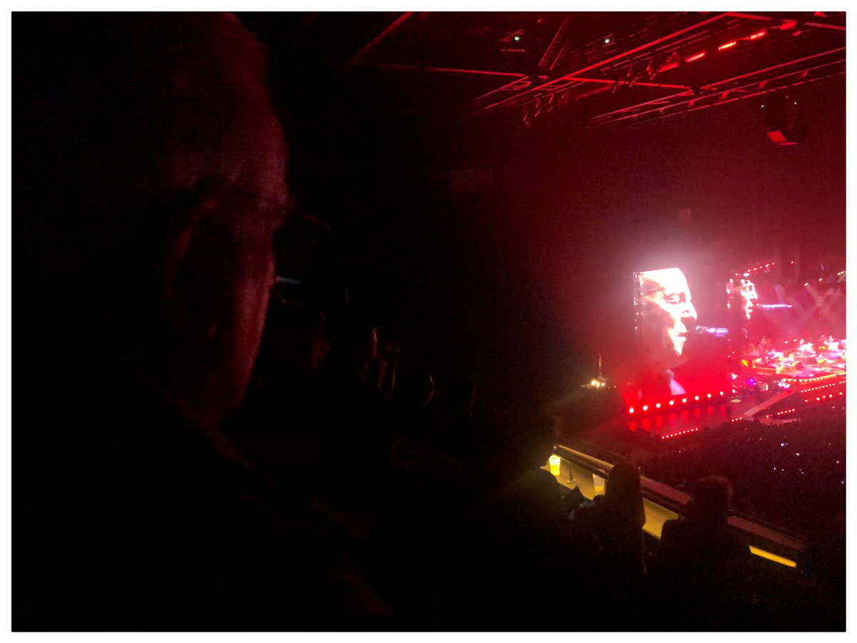 adelefugere's tweet image. Hier soir.
Le daron et le Boss.

#Springsteen2023 #paris