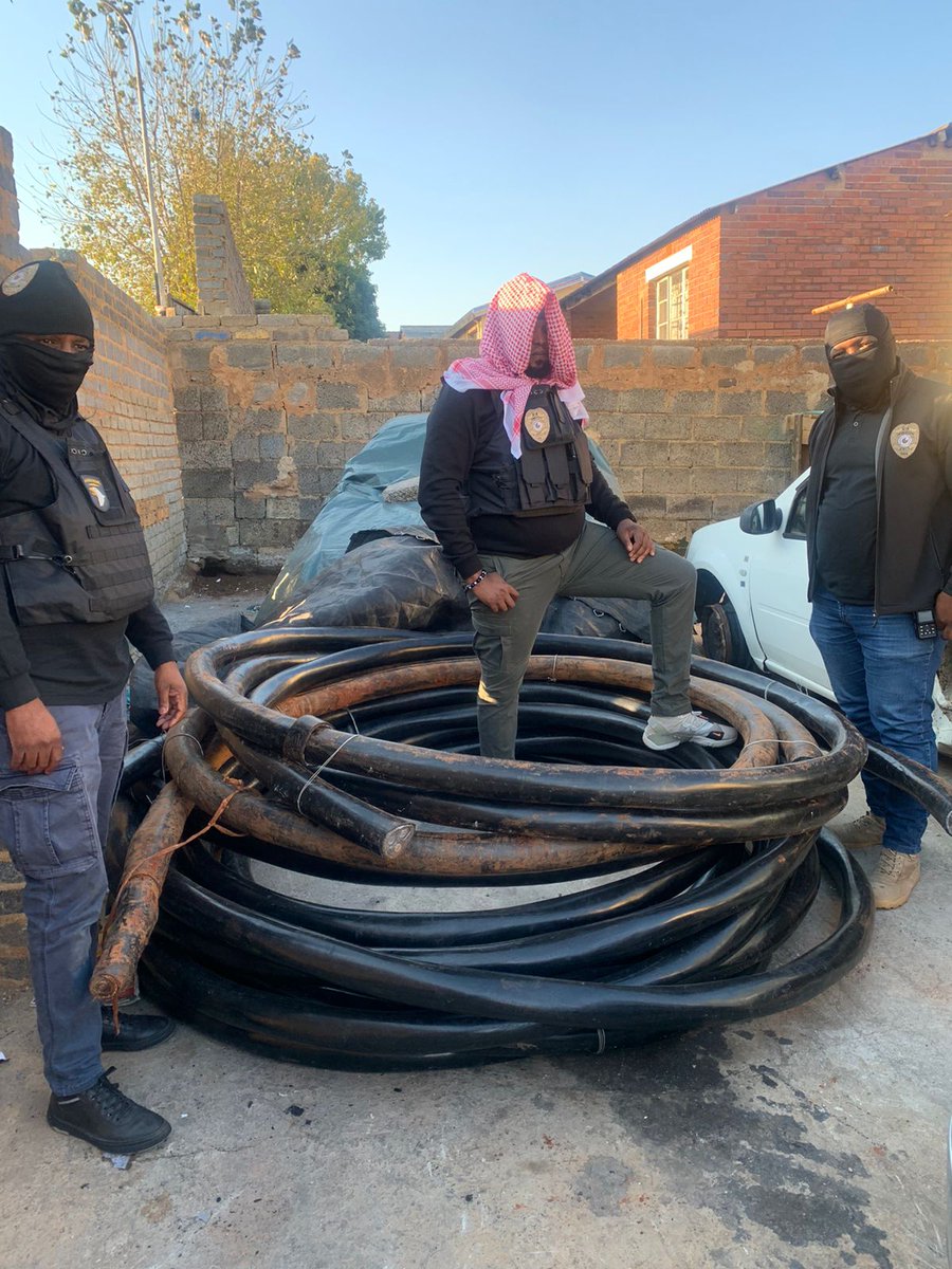 eye_unit's tweet photo. Operational TEAM:
Eye Ops Intervention Unit 
Meadowlands SAPS
JMPD K9

#asidlalinotsotsi #eyeopsinterventionunit #communitysafety #Safercity #WarOnCrime #bootsontheground #SAPS #JMPD #JHBCityPower #CityPower #Eskom
@CityPowerJhb @Eskom_SA 
(4/4) https://t.co/8sgu2Z3eS1