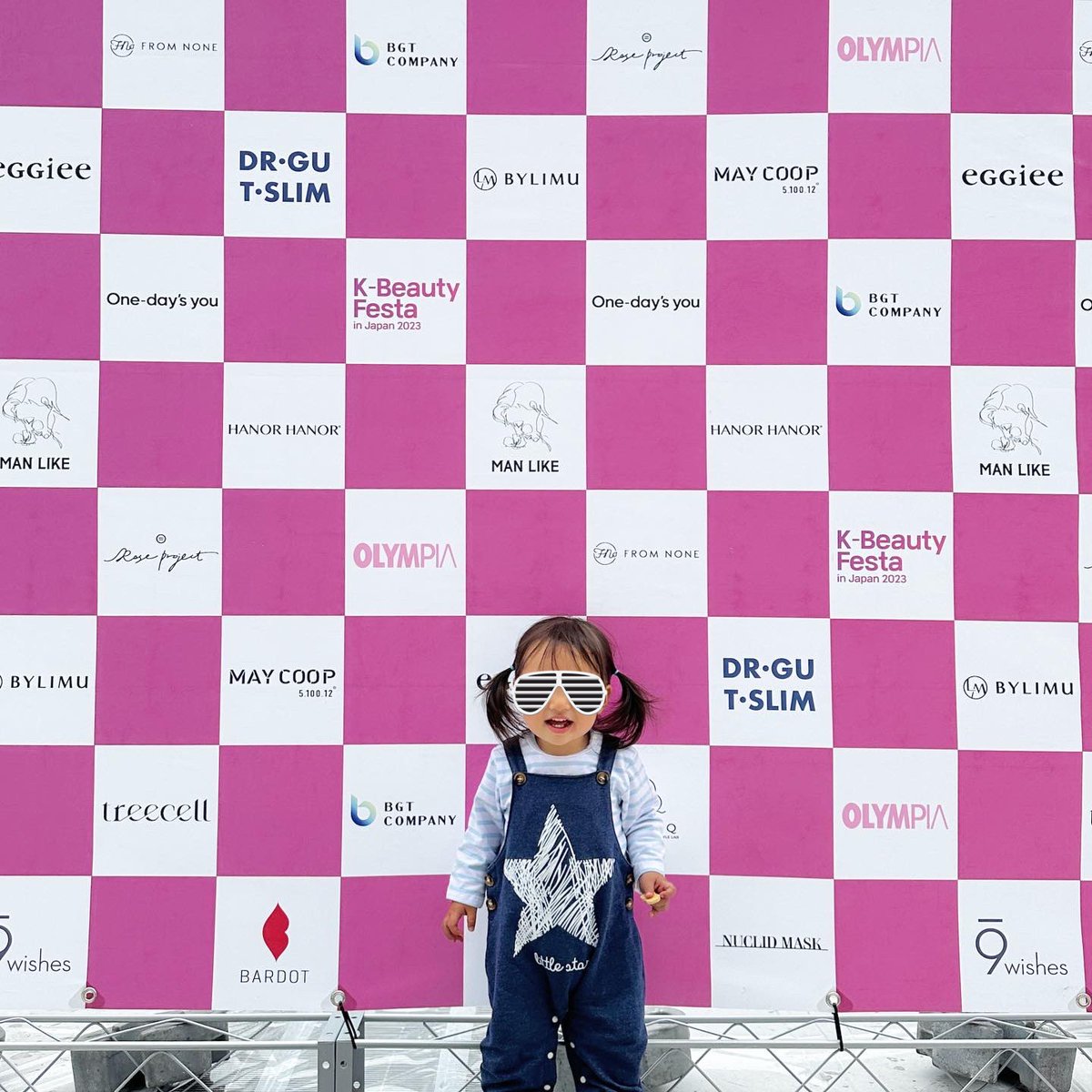 hamanoakki's tweet photo. 川崎ラゾーナの広場で韓国コスメのイベントやってた!YouTuberのjellaさんのメイクデモンストレーション見てました☺️
#kbeautyfesta
#川崎ラゾーナ
#韓国コスメ
#jella
#roseproject https://t.co/nLAPYPDmji