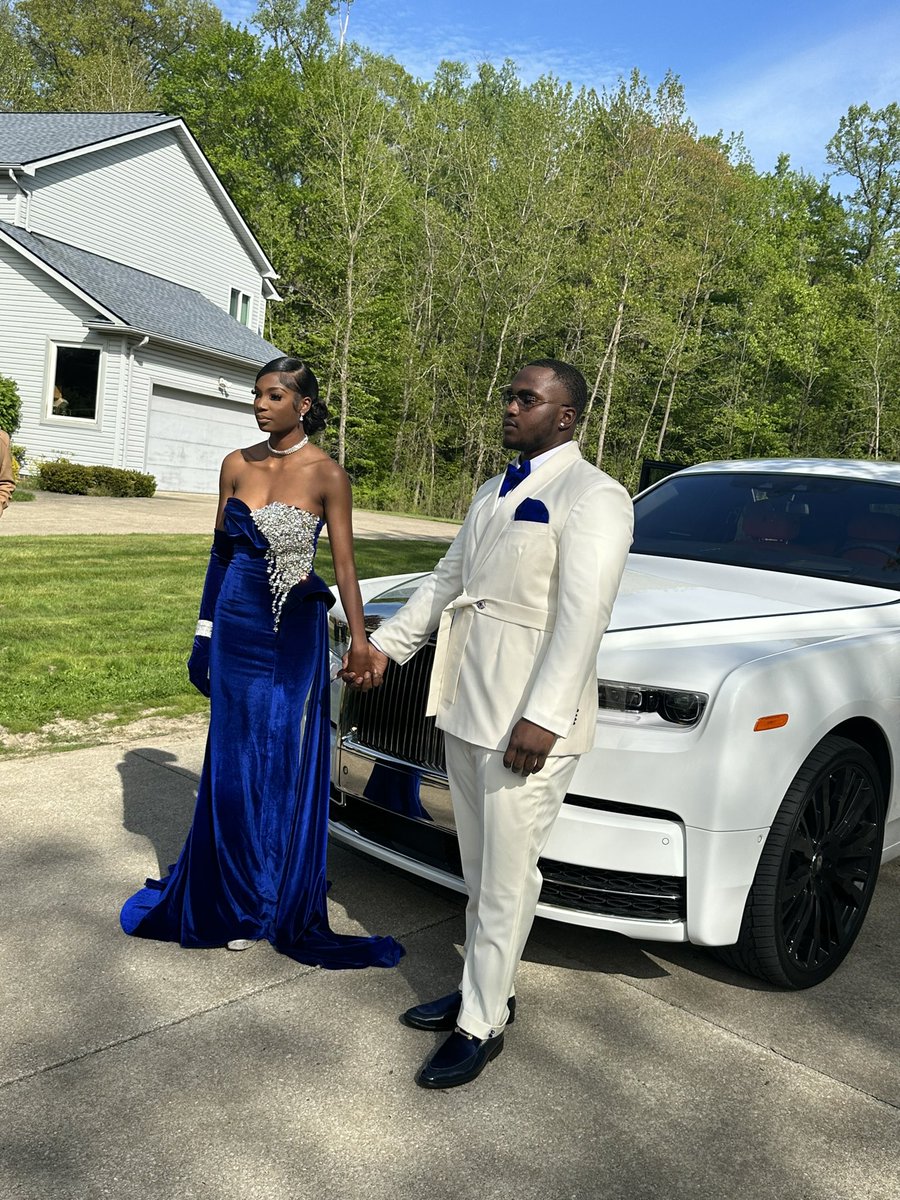 Sademone_'s tweet photo. Ain’t too many cons when you one of the pros 💙 #PhantomOfTheOpera #RR #RollsRoyce #Prom2023 #HallofProm https://t.co/CL6F4l6XEL
