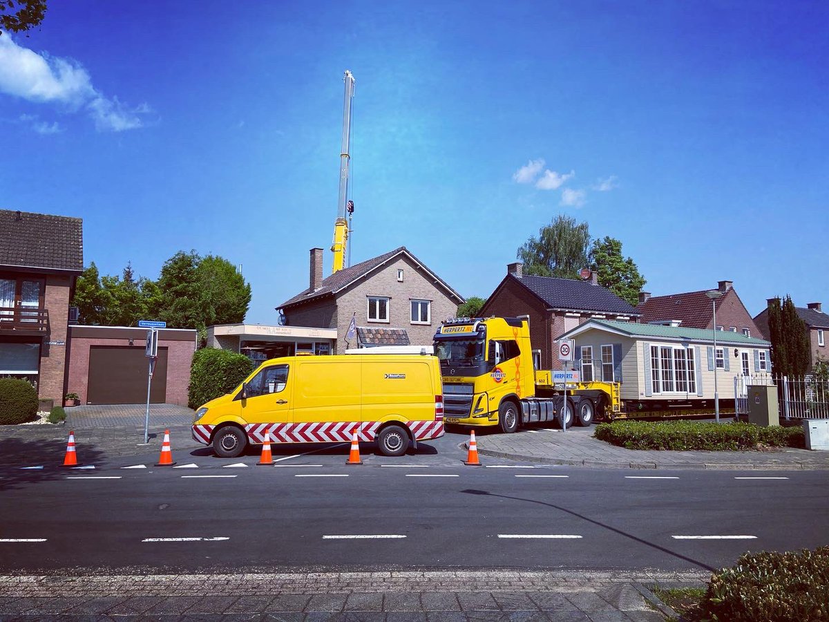 BelgoPilotsBE's tweet photo. Again many cross-border assignments last week. 👌🏻

🇳🇱🇧🇪🇱🇺🇫🇷🇩🇪

#uitzonderlijkvervoer #uitzonderlijktransport #convoiexceptionnel #transportexceptionnel #exceptionaltransport #abnormalload #schwertransport #bredlast #langlast

✉️ pilots@belgopilots.be
🌐 https://t.co/xTDY7FIZud https://t.co/3WnnNcKJs3
