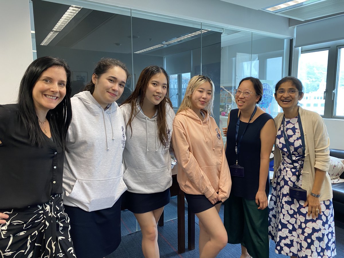HHKSAnderson's tweet photo. Fun afternoons with our Year 11s and Year 13s over the past two Fridays, decorating flowers, cooking and eating brownies in the happy Anderson spirit as we send them off and wish them good luck for their study leave!
@Harrow_HK 
@HeadHarrowHK https://t.co/NsPAvUBEms