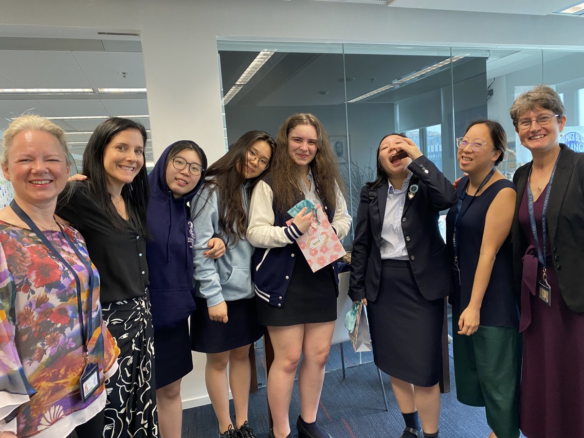 HHKSAnderson's tweet photo. Fun afternoons with our Year 11s and Year 13s over the past two Fridays, decorating flowers, cooking and eating brownies in the happy Anderson spirit as we send them off and wish them good luck for their study leave!
@Harrow_HK 
@HeadHarrowHK https://t.co/NsPAvUBEms