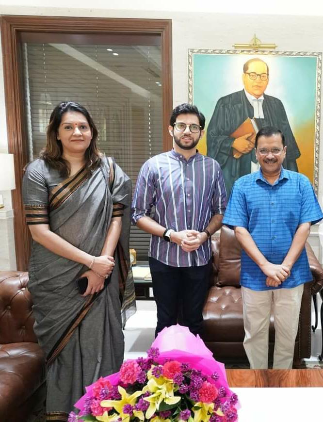 आदित्य ठाकर दिल्ली में CM सर् अरविंद केजरीवाल जी के घर पर
🙏✌️
#ArvindKejriwal
#adityathackeray
#sunitakejriwal
#udhavthakrey #balthackrey
#aamaadmiparty #AAP 
#shivsena
#KarnatakaElectionResults2023 
#2024Elections 
#2024