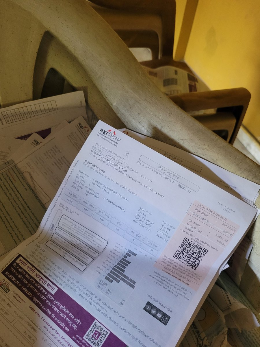 Wamanp's tweet photo. @cepune  Crystal Garden Apartment (Baner Pashan Link road, Pashan, Pune) bills are month-on-month dumped in a chair by your service provider, rather than putting them in  letter boxes just behind that chair .  Can you pl. look into as it impacts Mahaviran and citizens both. https://t.co/lmQpJHFj0q