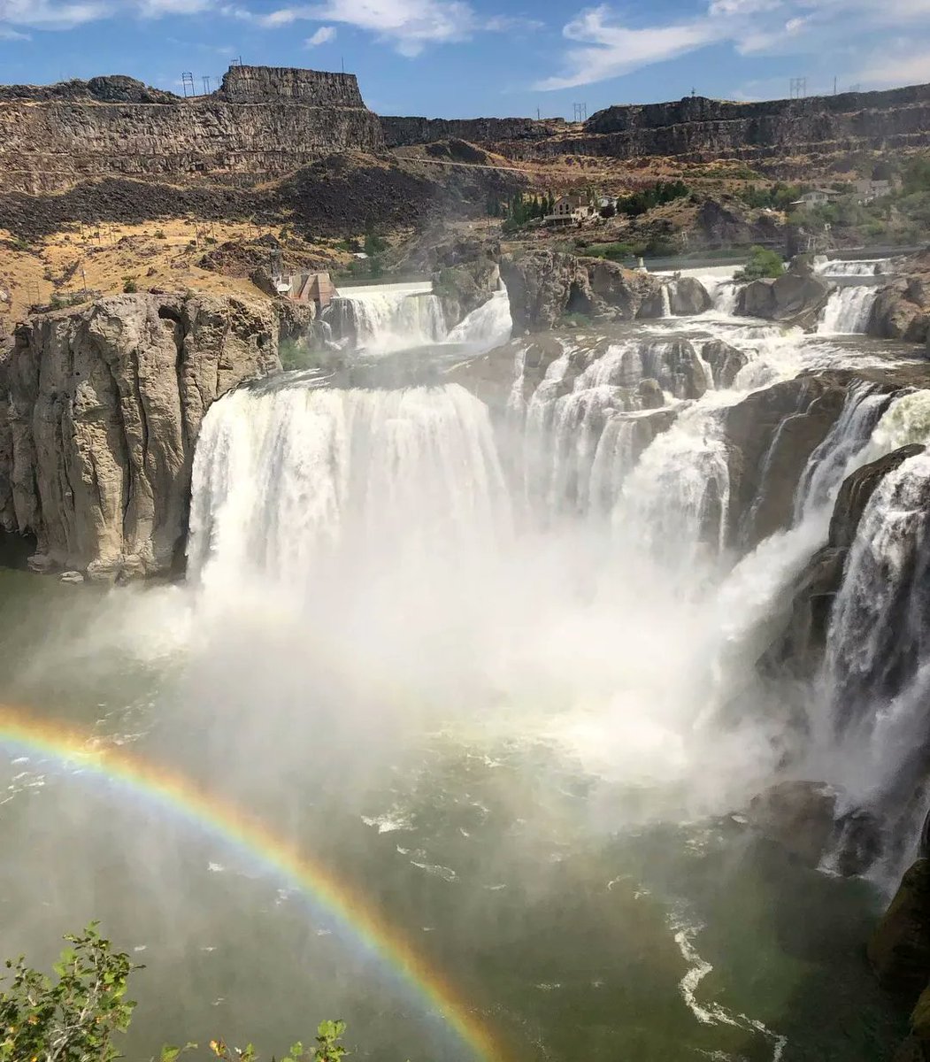 Shoshone Falls State Park In Idaho, USA 📸 🇺🇸 
#shoshonefalls #idaho #twinfallsidaho #roadtrip #twinfalls #nature #perrinebridge #waterfalls #badseedbase #tandembasejumping #basejumptwinfalls #funthingstodo #fyp #adventuretravel #livingthedream #basejumping #basejumpnearme