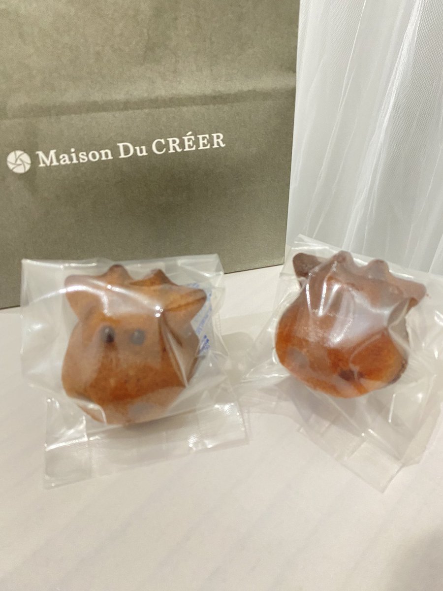 earlypeacock's tweet photo. 白金台メゾンドクリエでこの愛らしい表情がたまらない牛さん🐮
定番と限定の白味噌八重桜！をいただきました🌸(時差投稿)
一部GFのケーキもありました🍰
#白金台グルテンフリー https://t.co/53CFzSB8BW