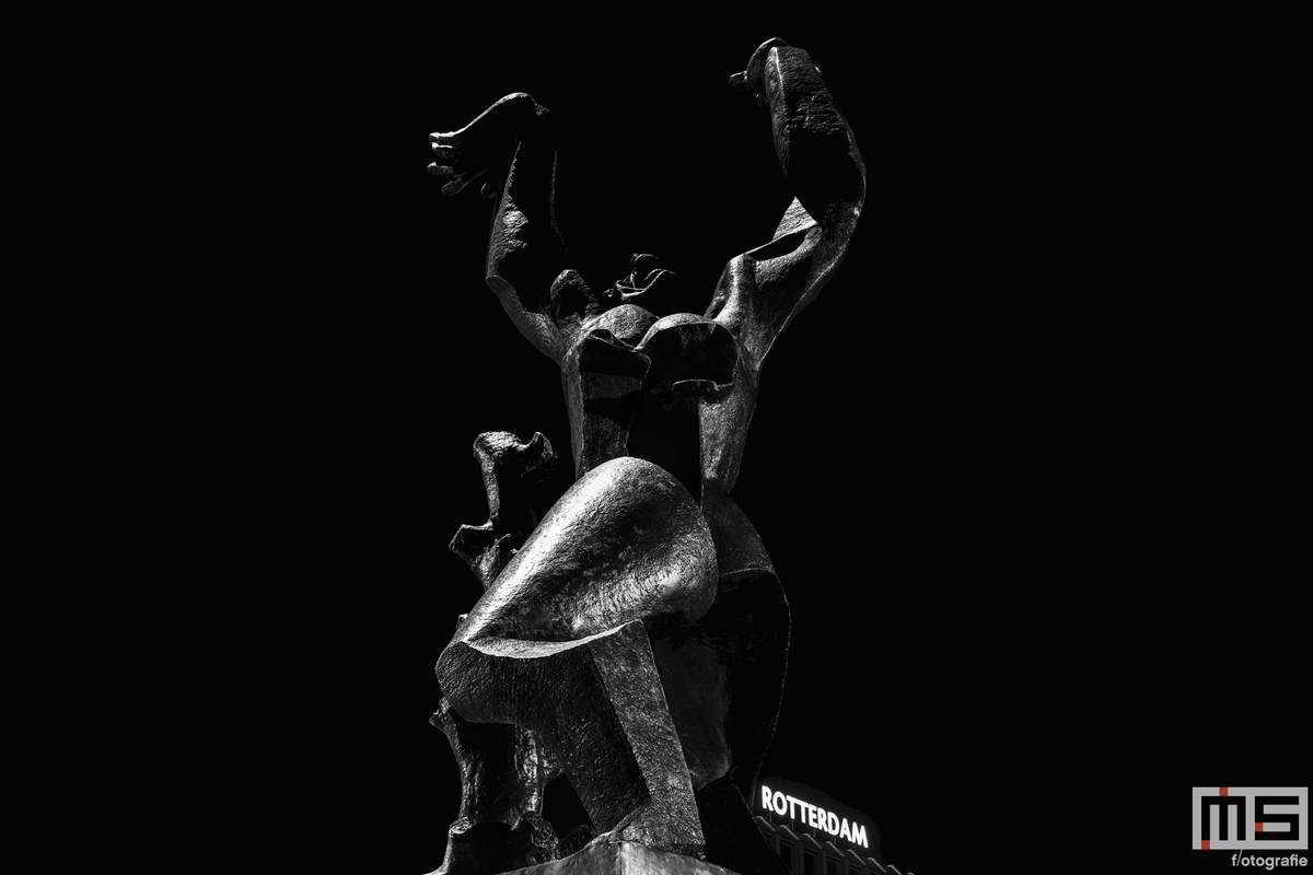 Op 14 mei herdenken wij dat 83 jaar geleden je je hart verloor, maar inmiddels ben je steker dan ooit tevoren #ROTTERDAM 💚🤍 #brandgrens #sterkerdoorstrijd #opdatwijnooitvergeten #zadkine #bombardement #plein1940

Meer op: ms-fotografie.nl