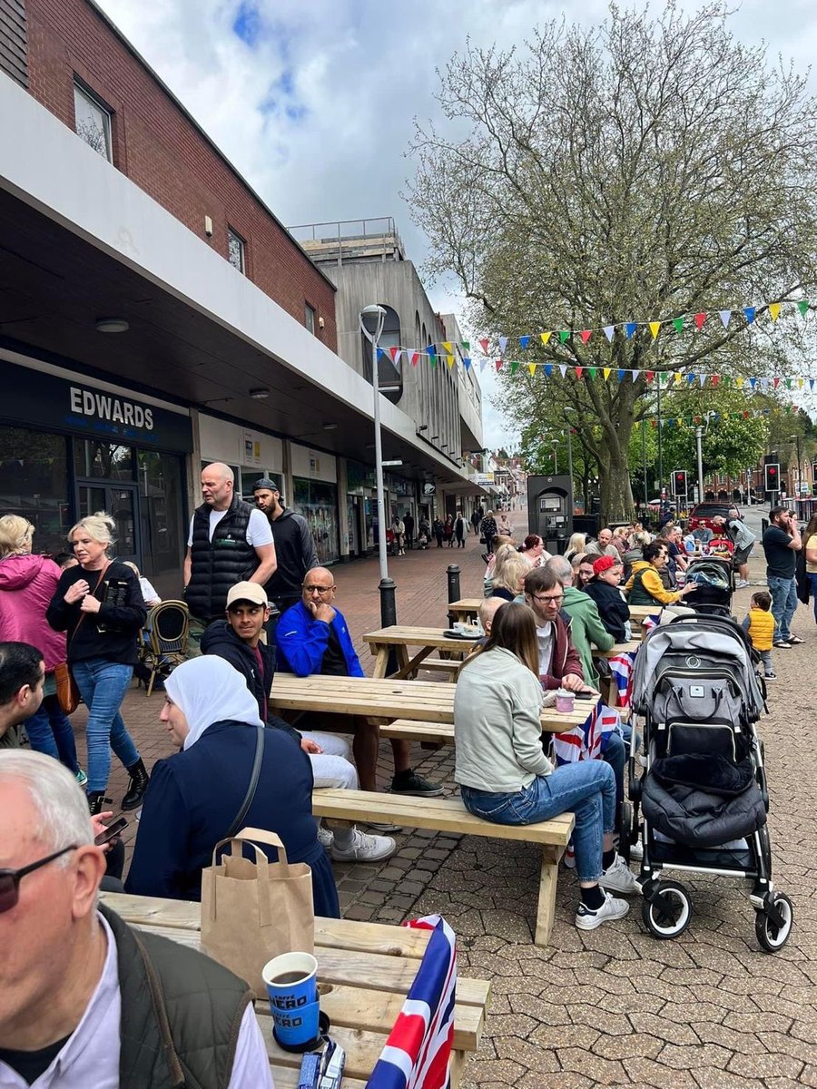 The picnic benches were so popular at our Coronation event that we are bringing them back to every Sutton Coldfield Farmers &amp; Craft Market . The next one is in 2 weeks!
#SuttonColdfield