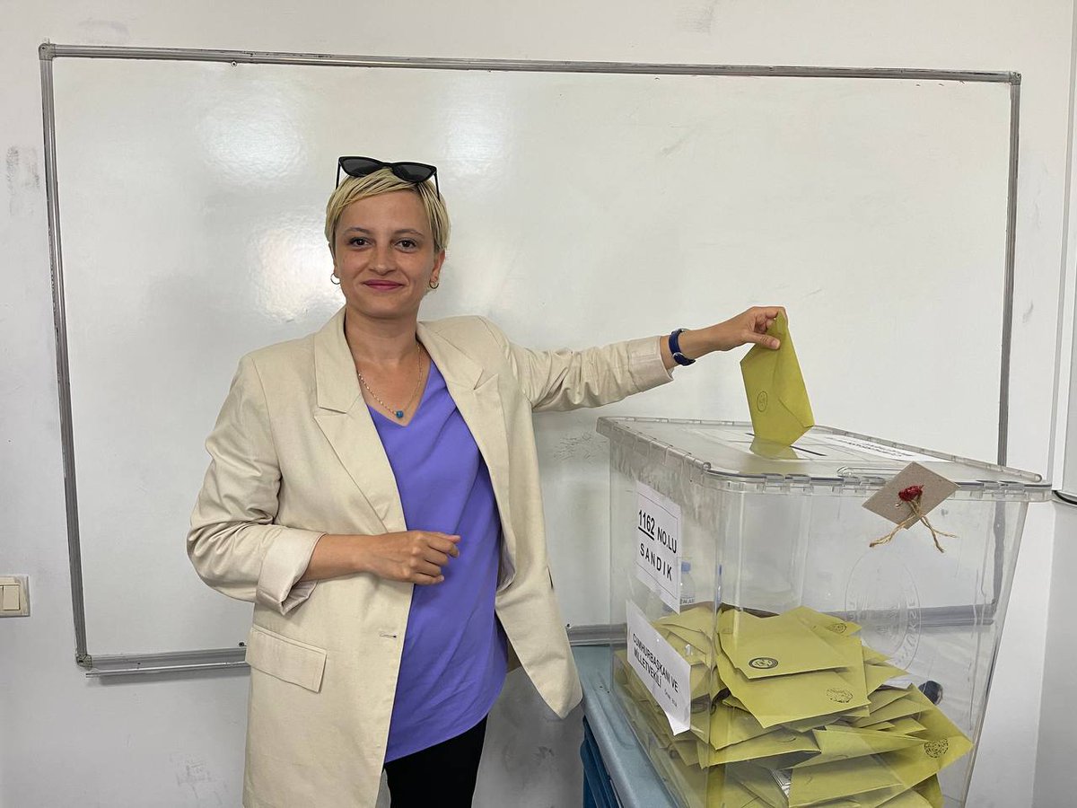 PerihanKoca's tweet photo. Haydi sandığa.
Oyumu cehennemin kapılarını kapatmak ve yeni bir dönemi açmak için,
demokratik cumhuriyet ve demokratik anayasa için kullandım.
Tüm halkımıza hayırlı uğurlu olsun ☘️
#14Mayıs2023
#Secim2023 https://t.co/DB1KgclOCJ