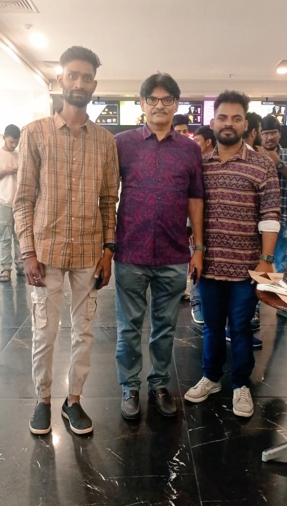 Viveksayz15's tweet image. With #RAPO&apos;s father #MuraliMohan Garu at #PrasadImax #ReadySplShow 📸

 Ustaad&apos;s Birthday Celebrations !!🎉🎊🤟

@ramsayz #HappyBirthdayRAPO
#BoyapatiRAPO #RAPOxPuri
#UstaadRAPOBirthdayMonth