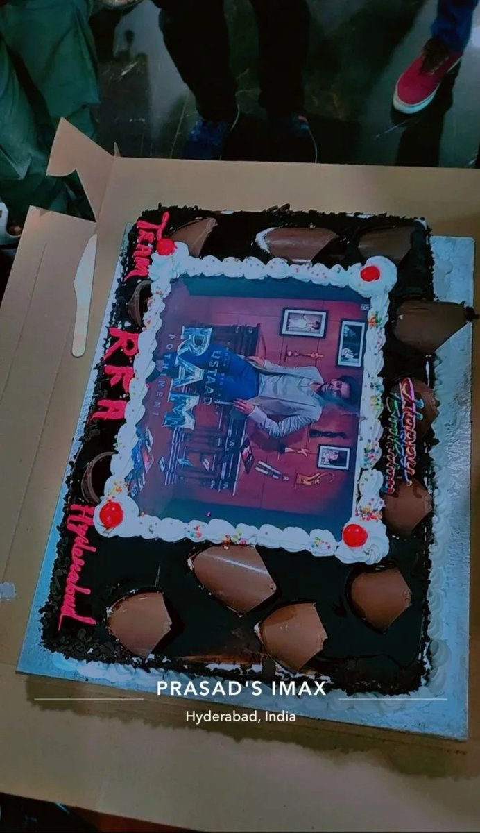 Viveksayz15's tweet image. With #RAPO&apos;s father #MuraliMohan Garu at #PrasadImax #ReadySplShow 📸

 Ustaad&apos;s Birthday Celebrations !!🎉🎊🤟

@ramsayz #HappyBirthdayRAPO
#BoyapatiRAPO #RAPOxPuri
#UstaadRAPOBirthdayMonth