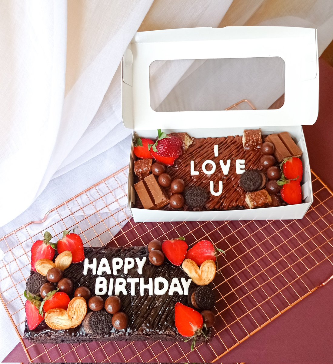 ☆*:. o(≧▽≦)o .:*☆
premium fudgy brownies by Batterlab ✨

available 2 variants : 
🤎 Chocoberries
🤎 Mad Nutella

available 2 size :
✔️ 20x20 (large)
✔️ 20x10 (medium)

start 70k, choose your premium taste and toppings ! 😍

order H-2 🥰
📍 surabaya barat, manukan