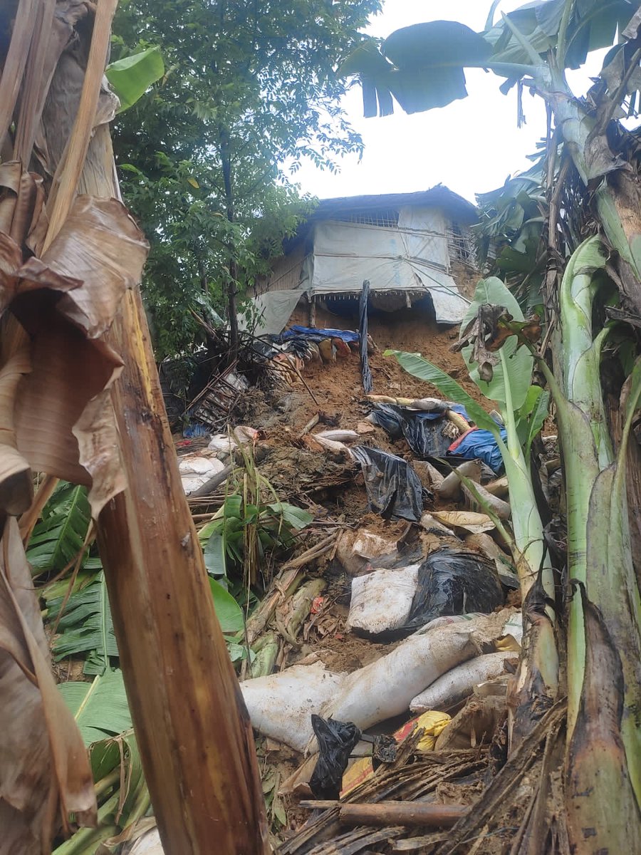 AbdusattorEsoev's tweet photo. Visual impact of #CycloneMocha to #Rohingya Refugees Camp in Cox's Bazar, while the landfall has not happened yet. 

Photo Credit: Rohingya Volunteer, Camp 10, Cox's Bazar https://t.co/HhU97wG3eb