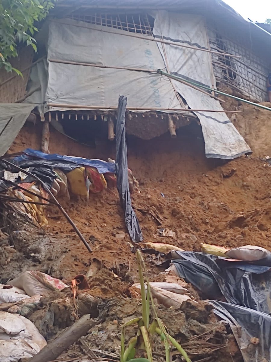 AbdusattorEsoev's tweet photo. Visual impact of #CycloneMocha to #Rohingya Refugees Camp in Cox's Bazar, while the landfall has not happened yet. 

Photo Credit: Rohingya Volunteer, Camp 10, Cox's Bazar https://t.co/HhU97wG3eb