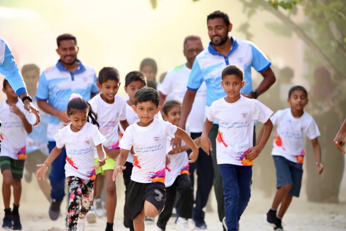 PoliceMv's tweet photo. 📷 #ChildrensDay2023: Splash of vibrant colors and boundless joy! The Children's Day Run in GA. Gemanafushi brought together enthusiastic kids and adults, painting the island in a spectrum of bliss and delight https://t.co/mwfIxqR9Sn